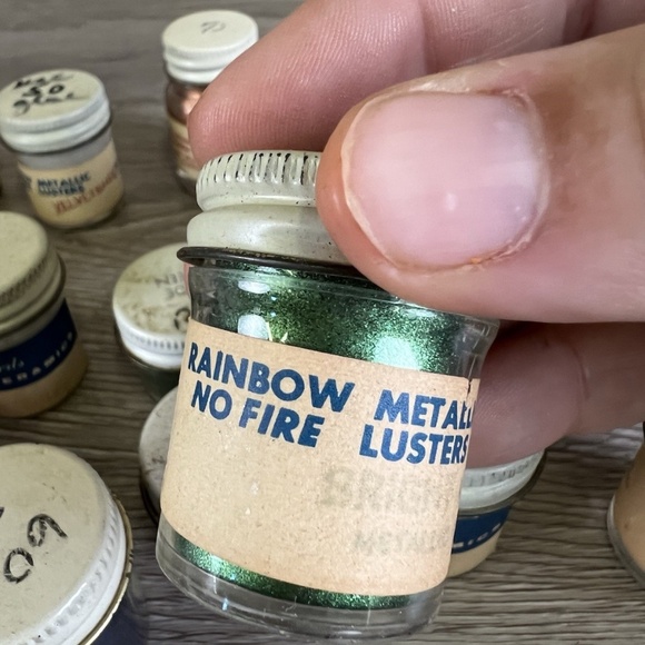 VTG Glass Bottles of Metal Luster Powder Paint for Ceramics Lot Of 32 from 1960s - Picture 5 of 8